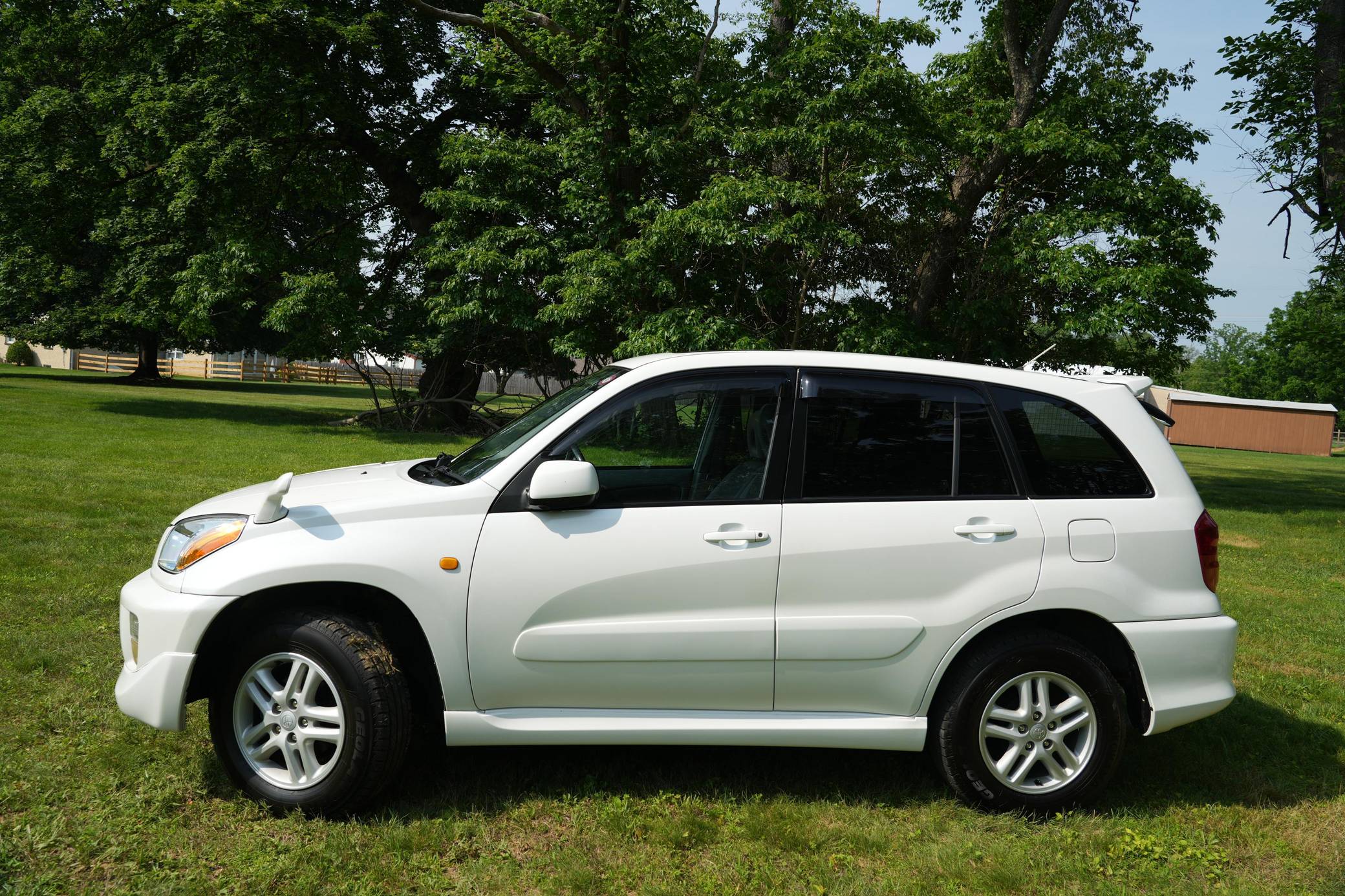 2000 Toyota RAV4 J 4WD Exterior 9