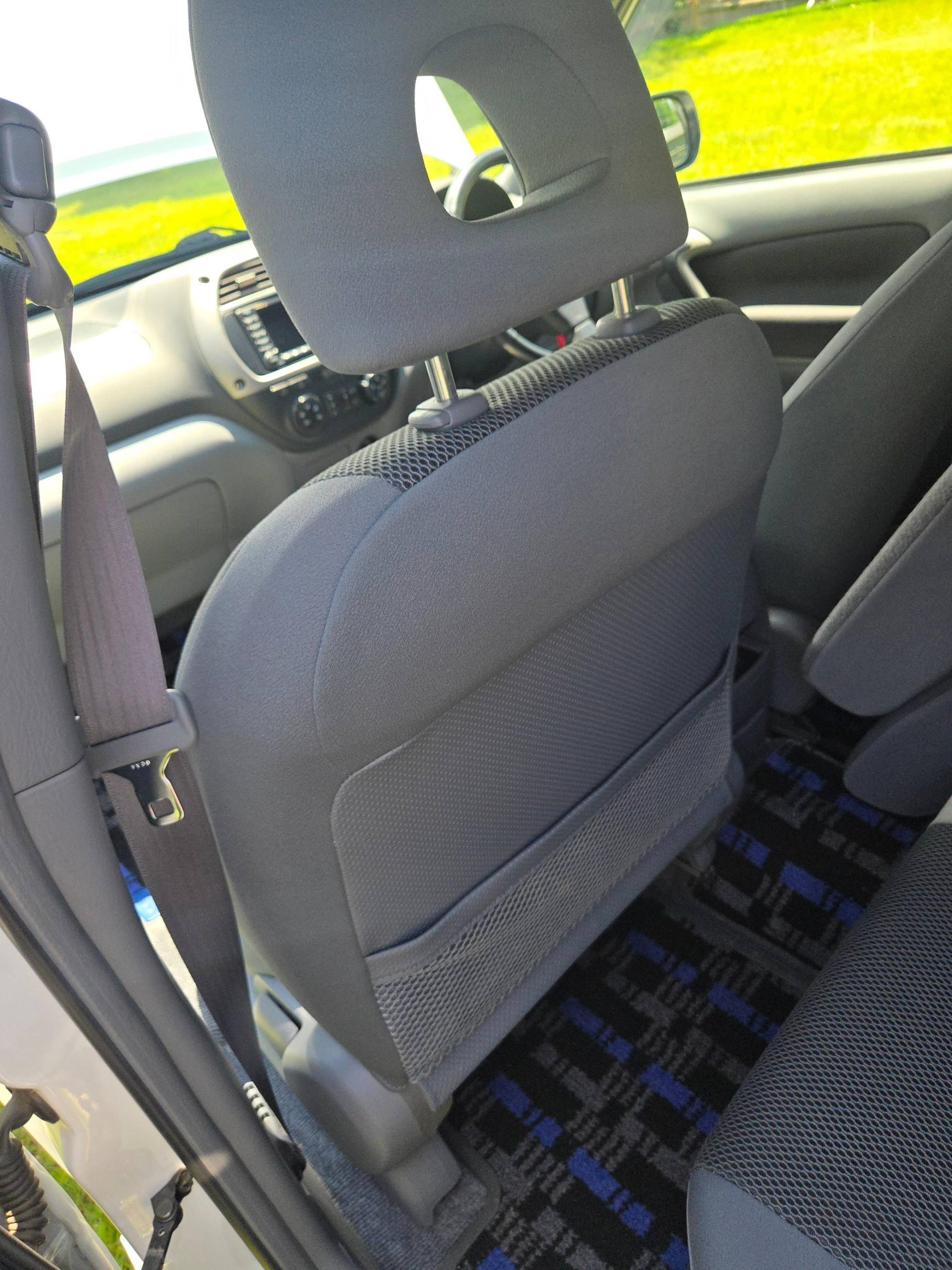 2000 Toyota RAV4 J 4WD Interior 10