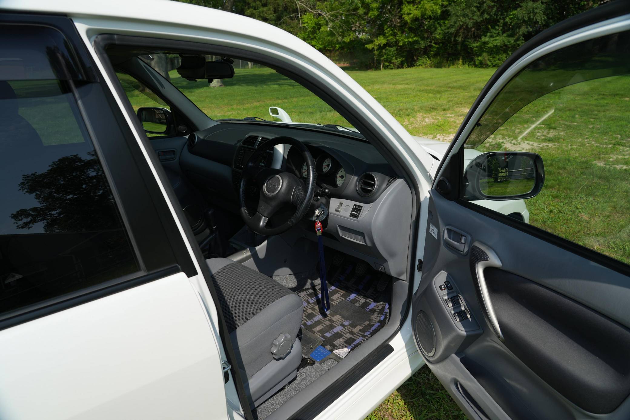 2000 Toyota RAV4 J 4WD Interior 19