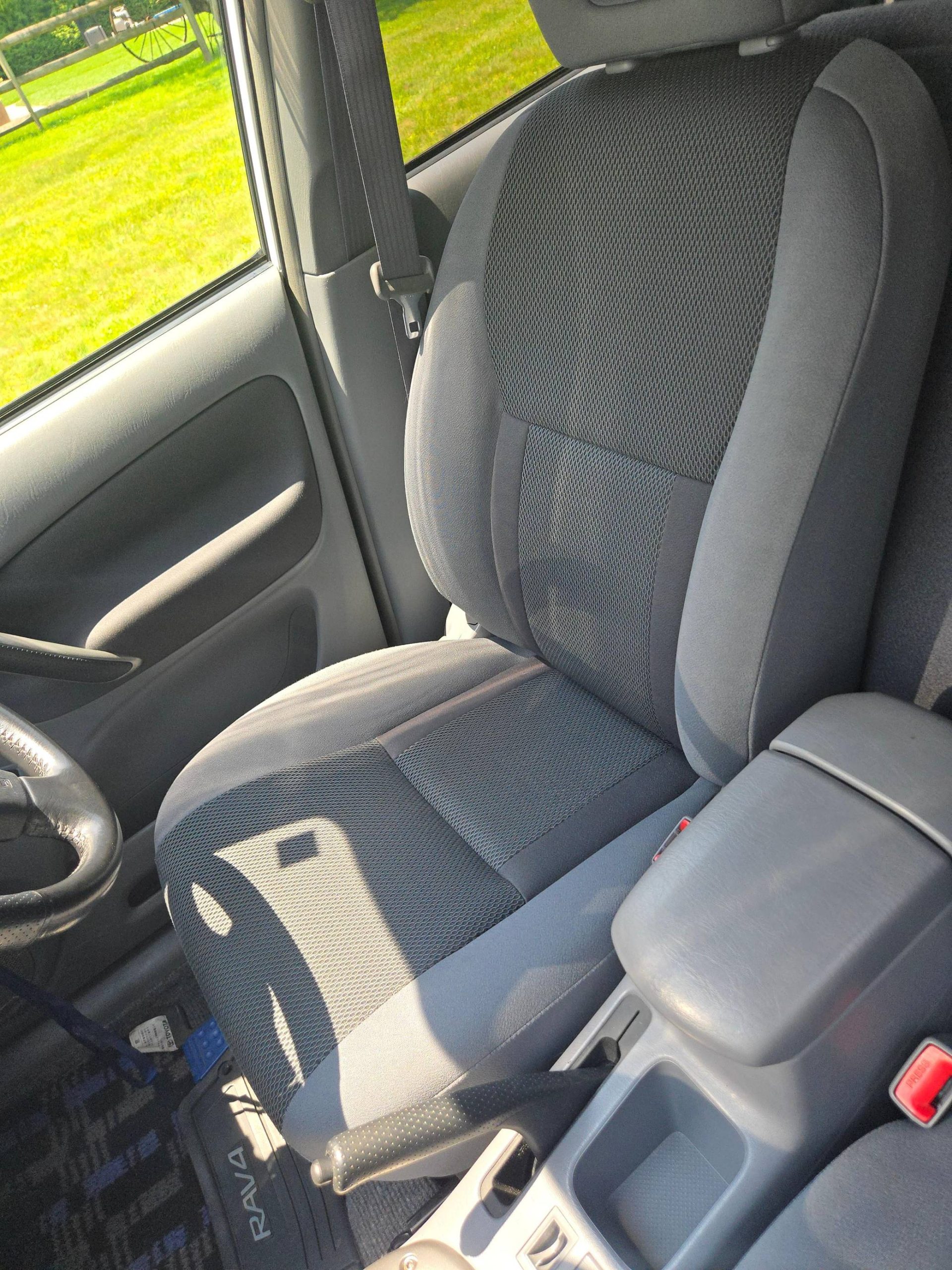 2000 Toyota RAV4 J 4WD Interior 5