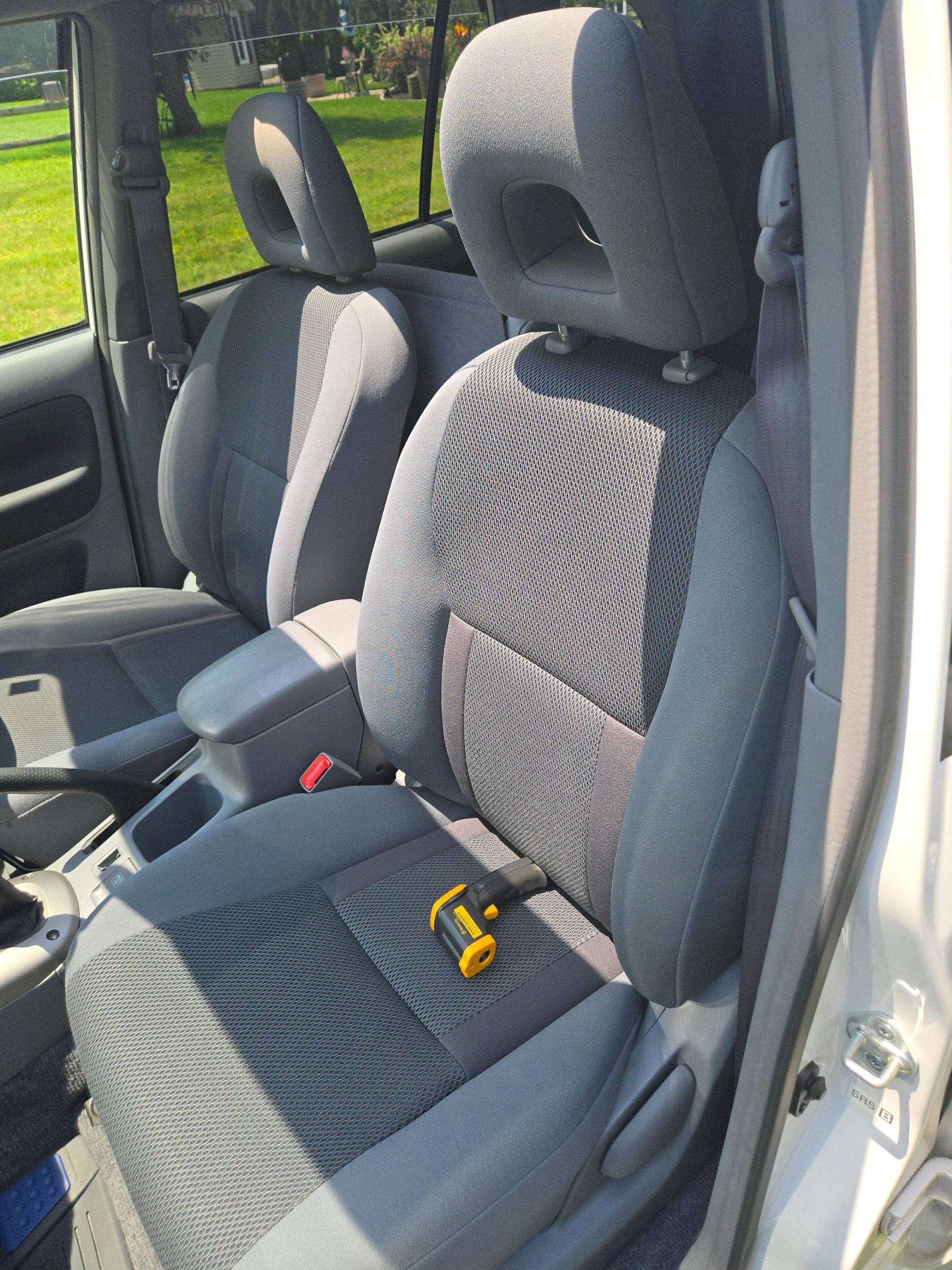 2000 Toyota RAV4 J 4WD Interior 7