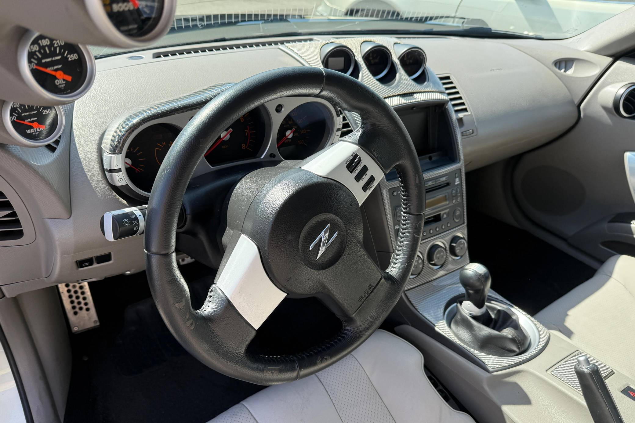 2003 Nissan 350Z Touring Coupe Interior 1