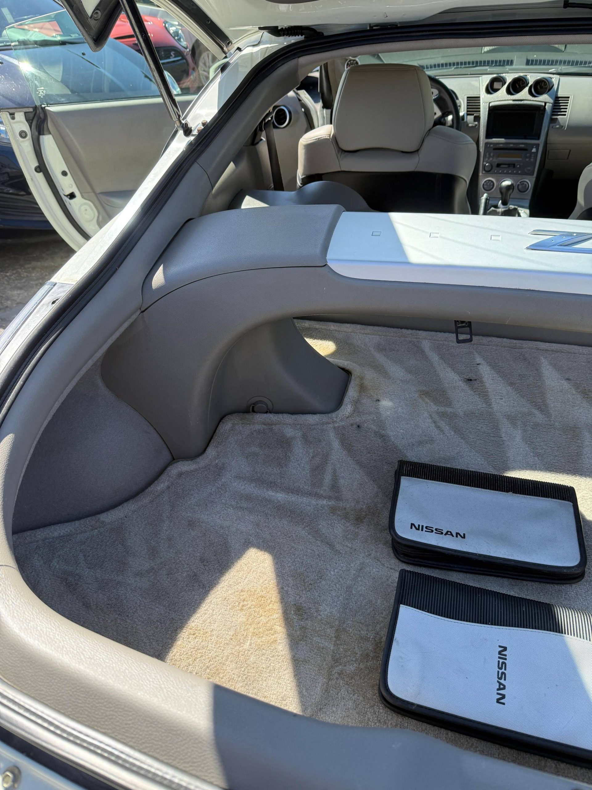 2003 Nissan 350Z Touring Coupe Interior 16