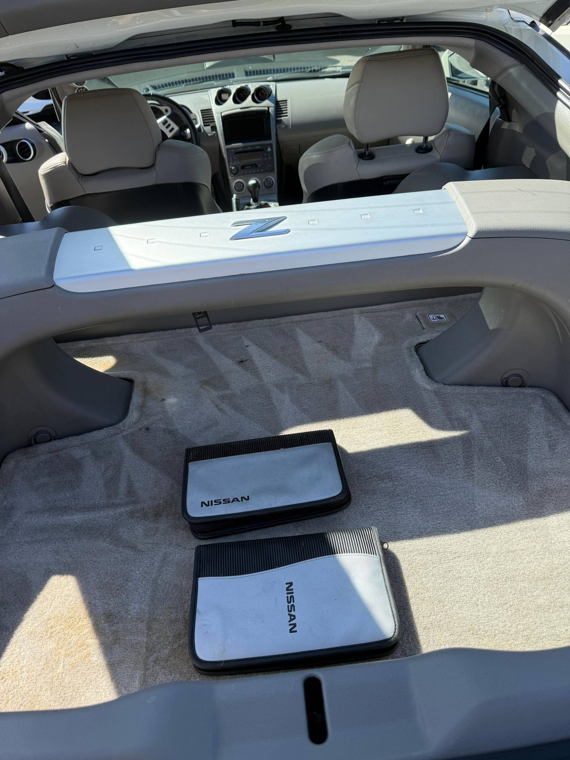 2003 Nissan 350Z Touring Coupe Interior 17