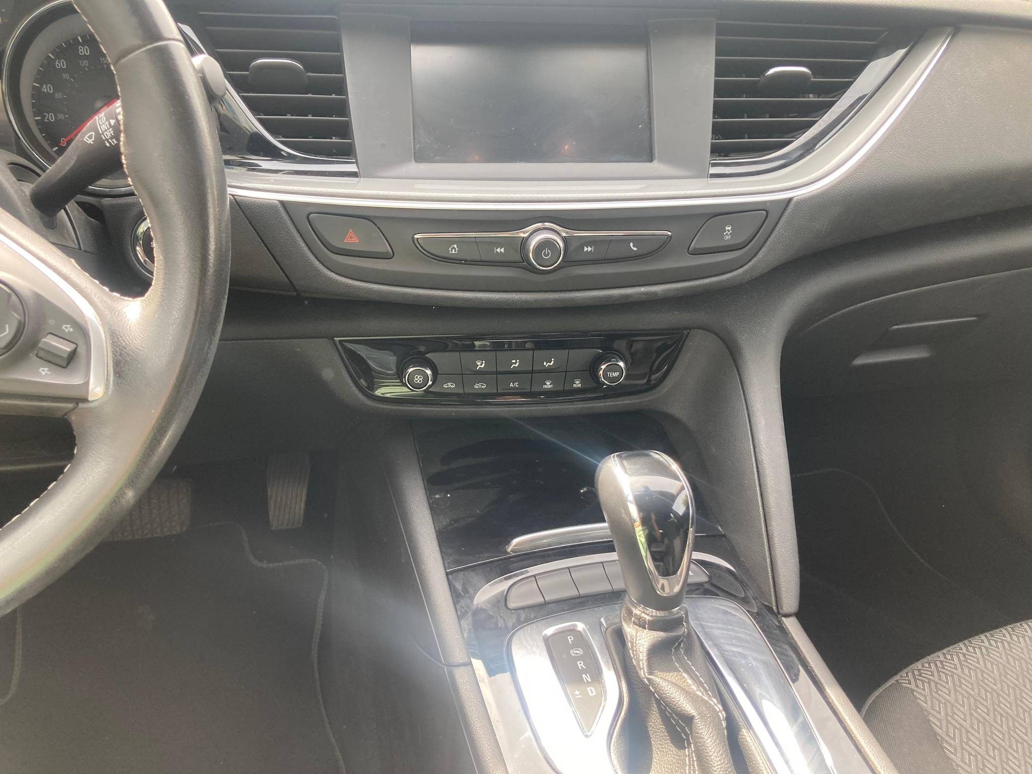 2018 Buick Regal TourX Interior 14