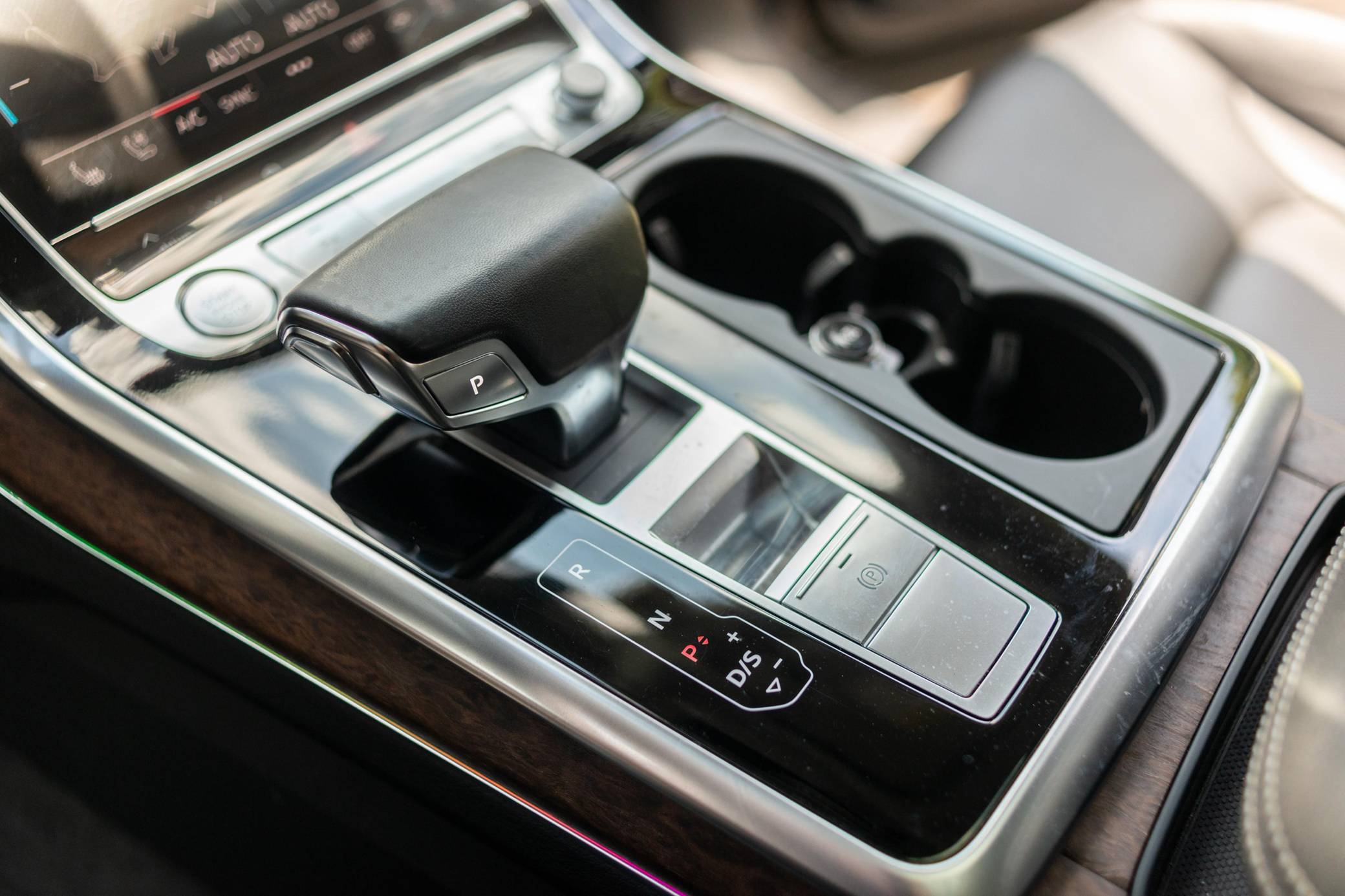 2019 Audi Q8 Interior 14