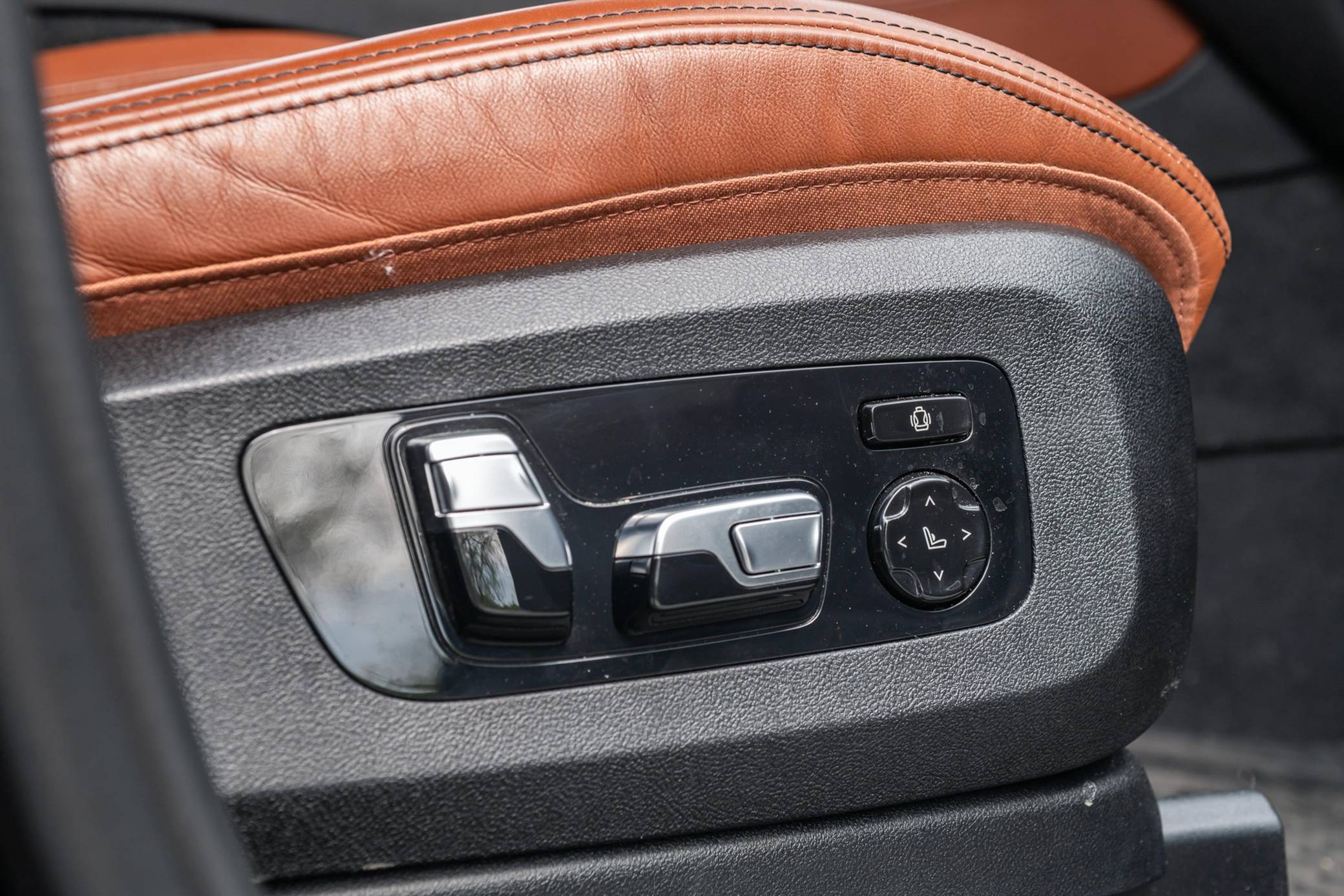 2022 BMW X5 M50i Interior 6