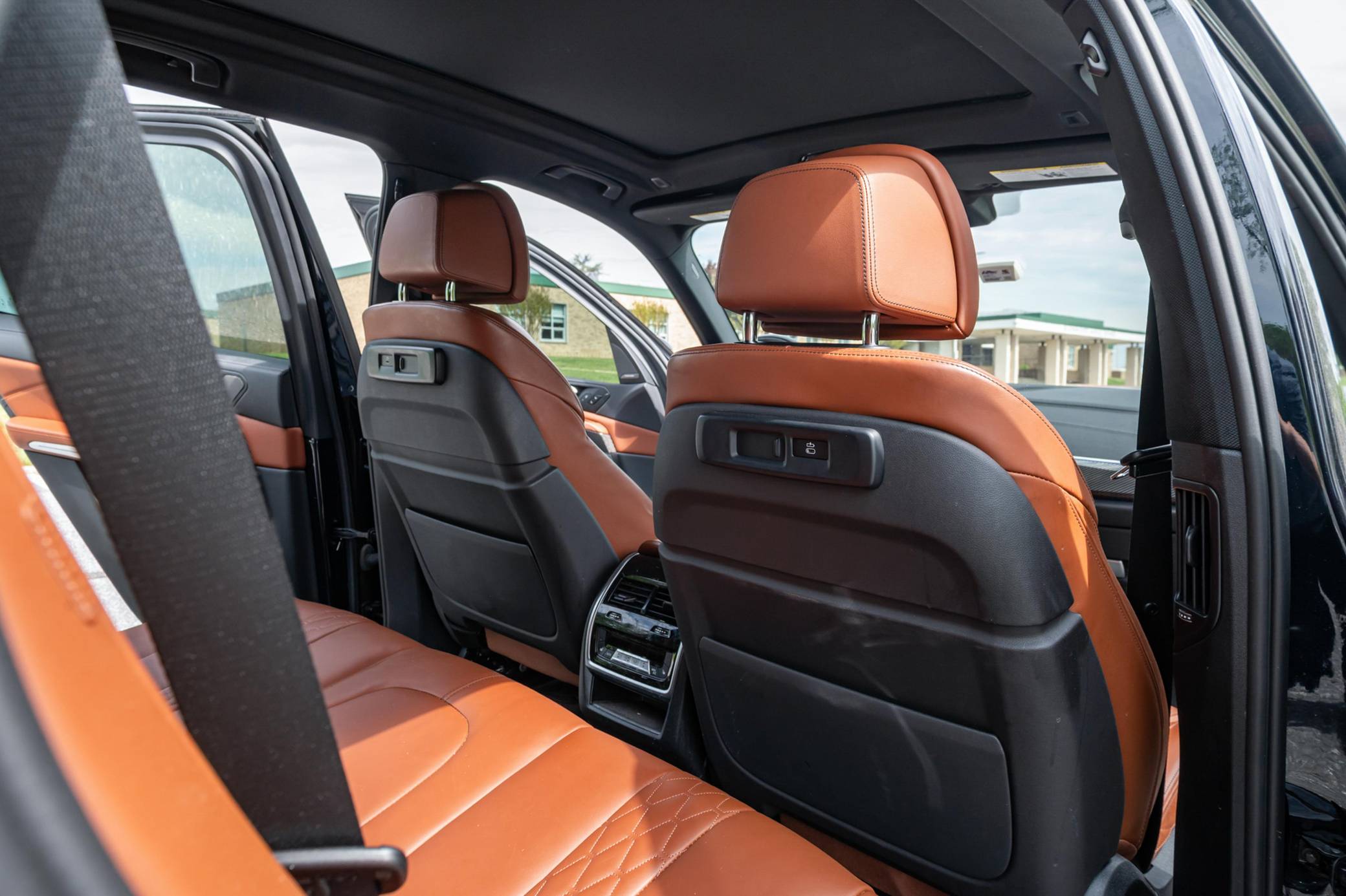 2022 BMW X5 M50i Interior 9