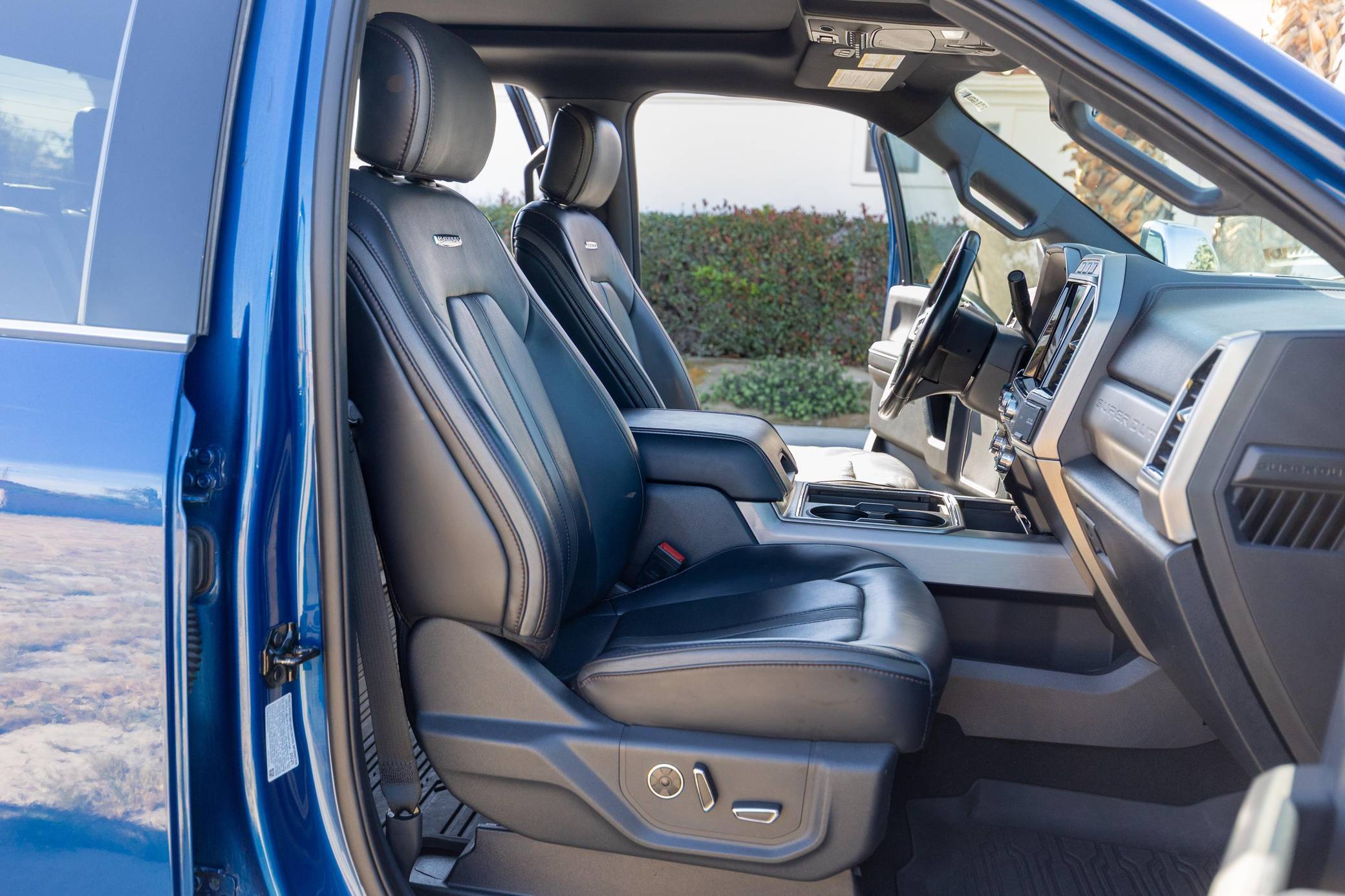 2022 Ford F-250 Super Duty Platinum Tremor 4x4 Interior 2