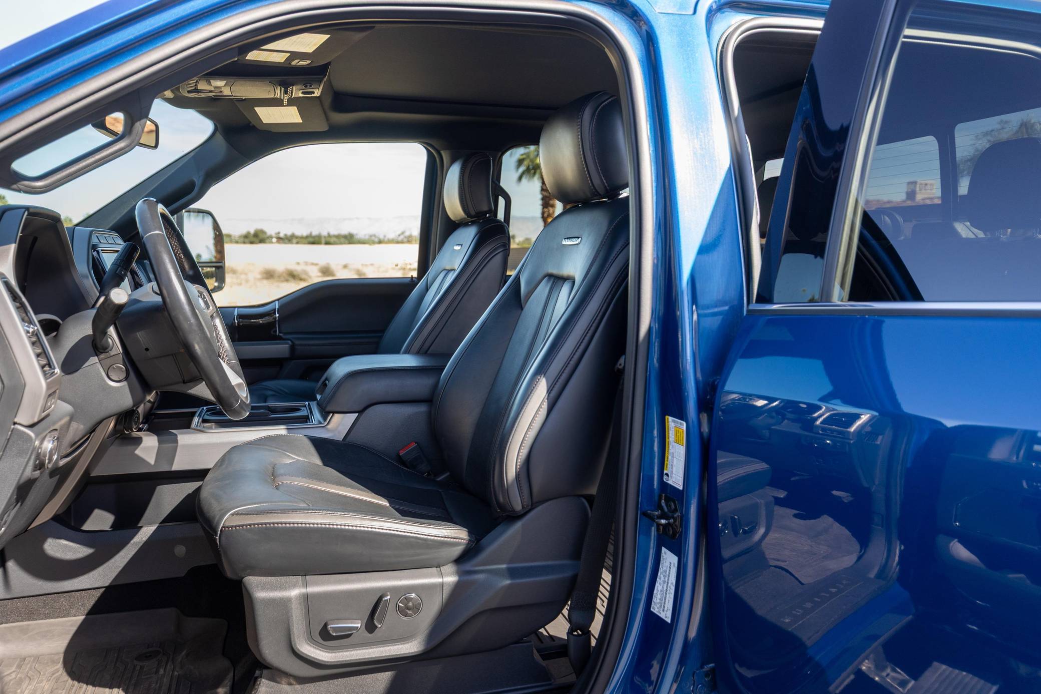 2022 Ford F-250 Super Duty Platinum Tremor 4x4 Interior 5