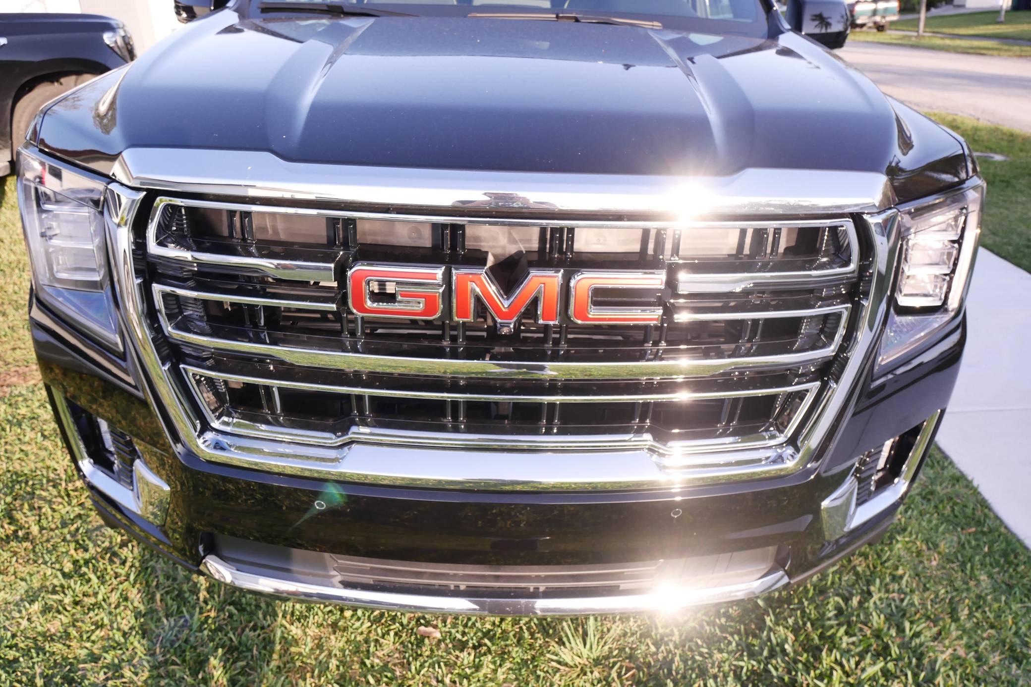 2022 GMC Yukon XL SLT 4x4 Exterior 10