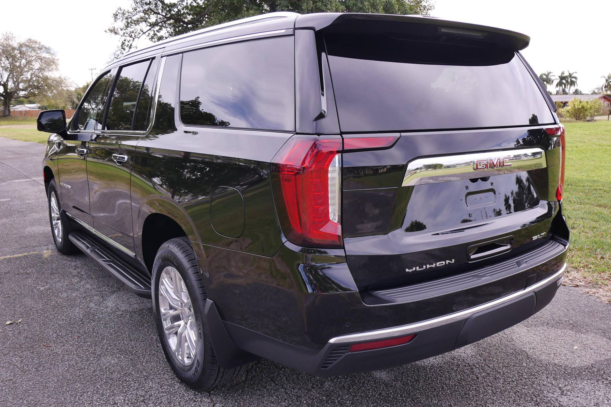 2022 GMC Yukon XL SLT 4x4 Exterior 4