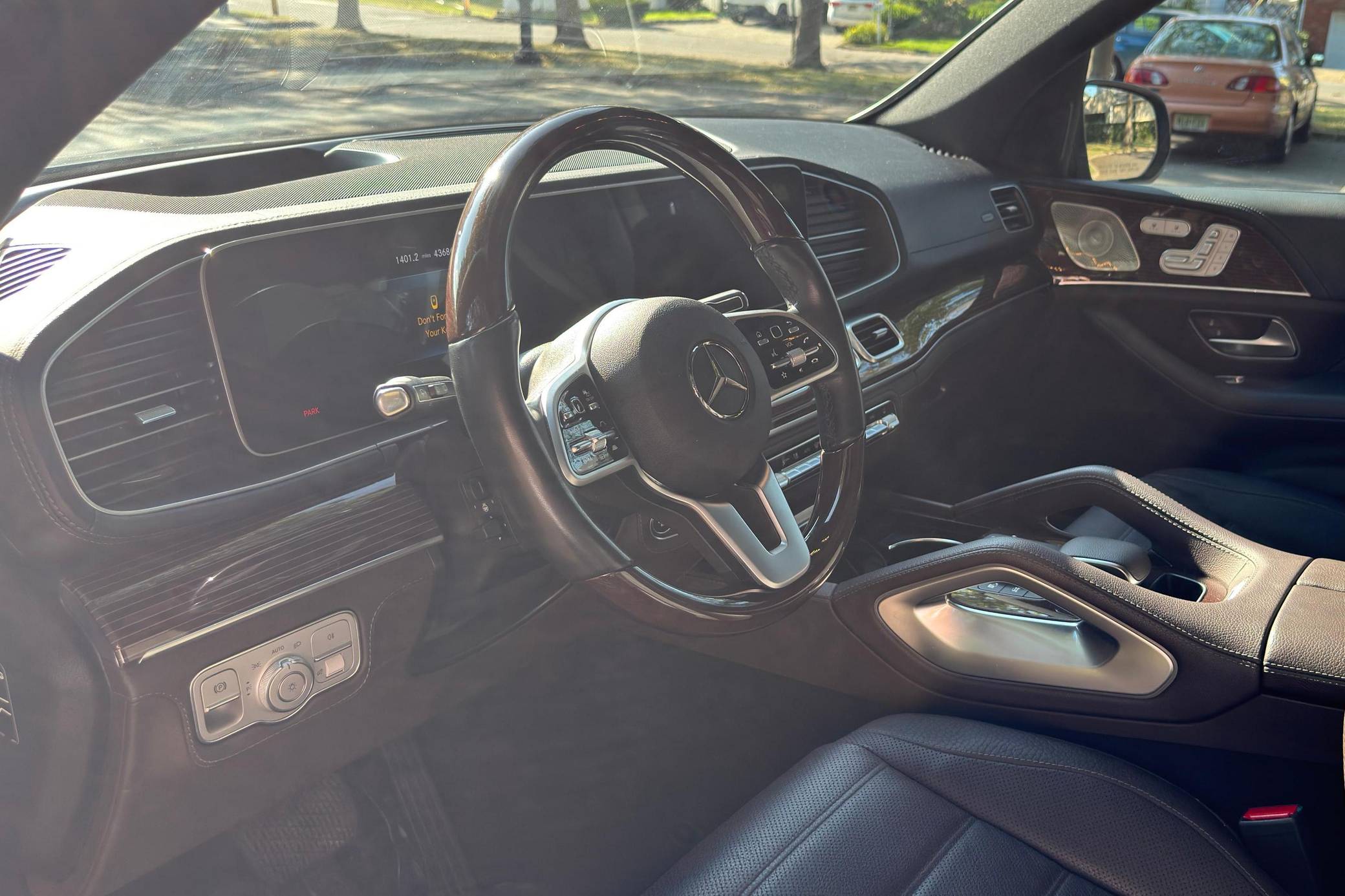 2022 Mercedes-Benz GLE450 4Matic Interior 1