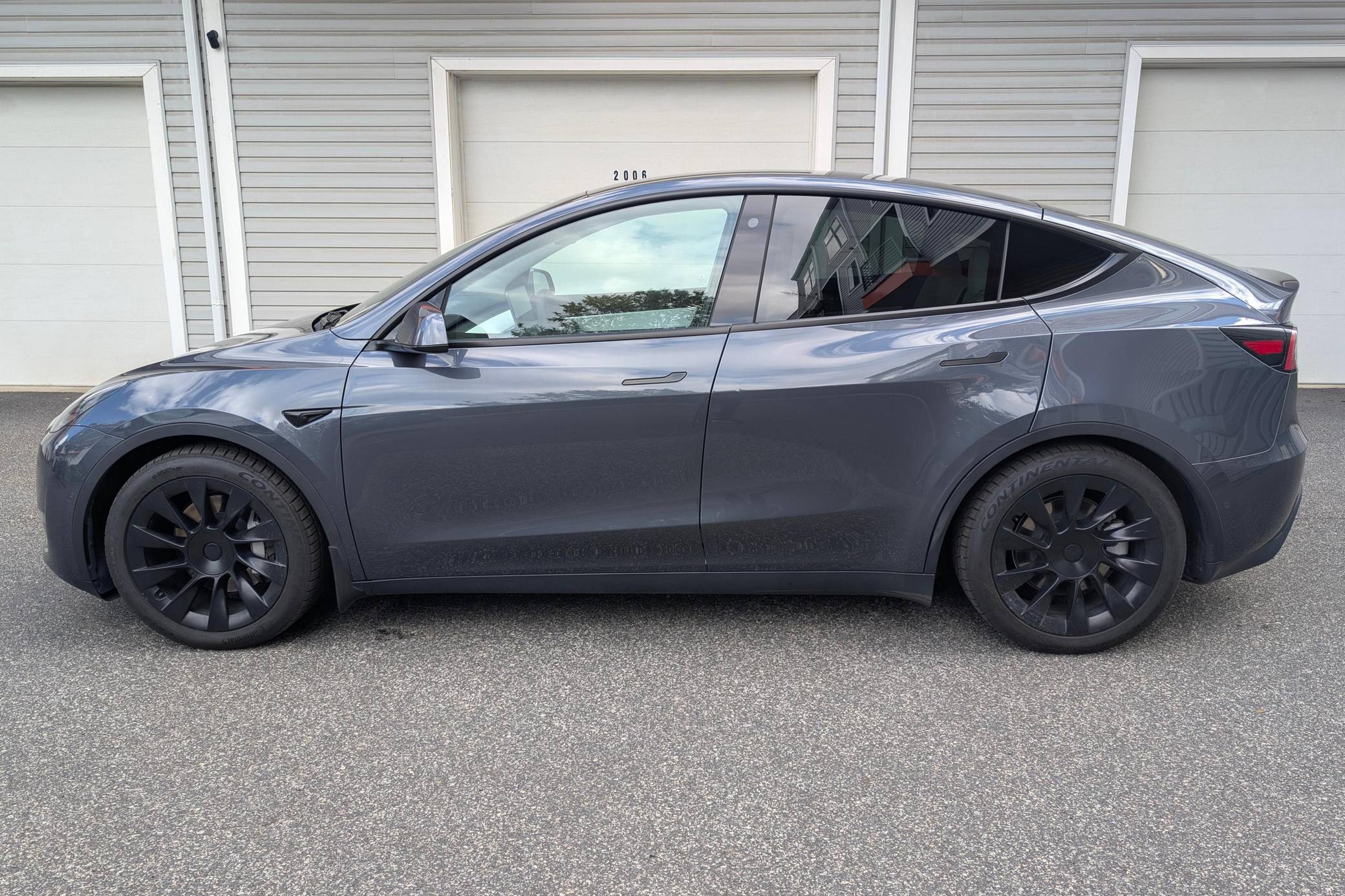 2022 Tesla Model Y Long Range AWD Exterior 3