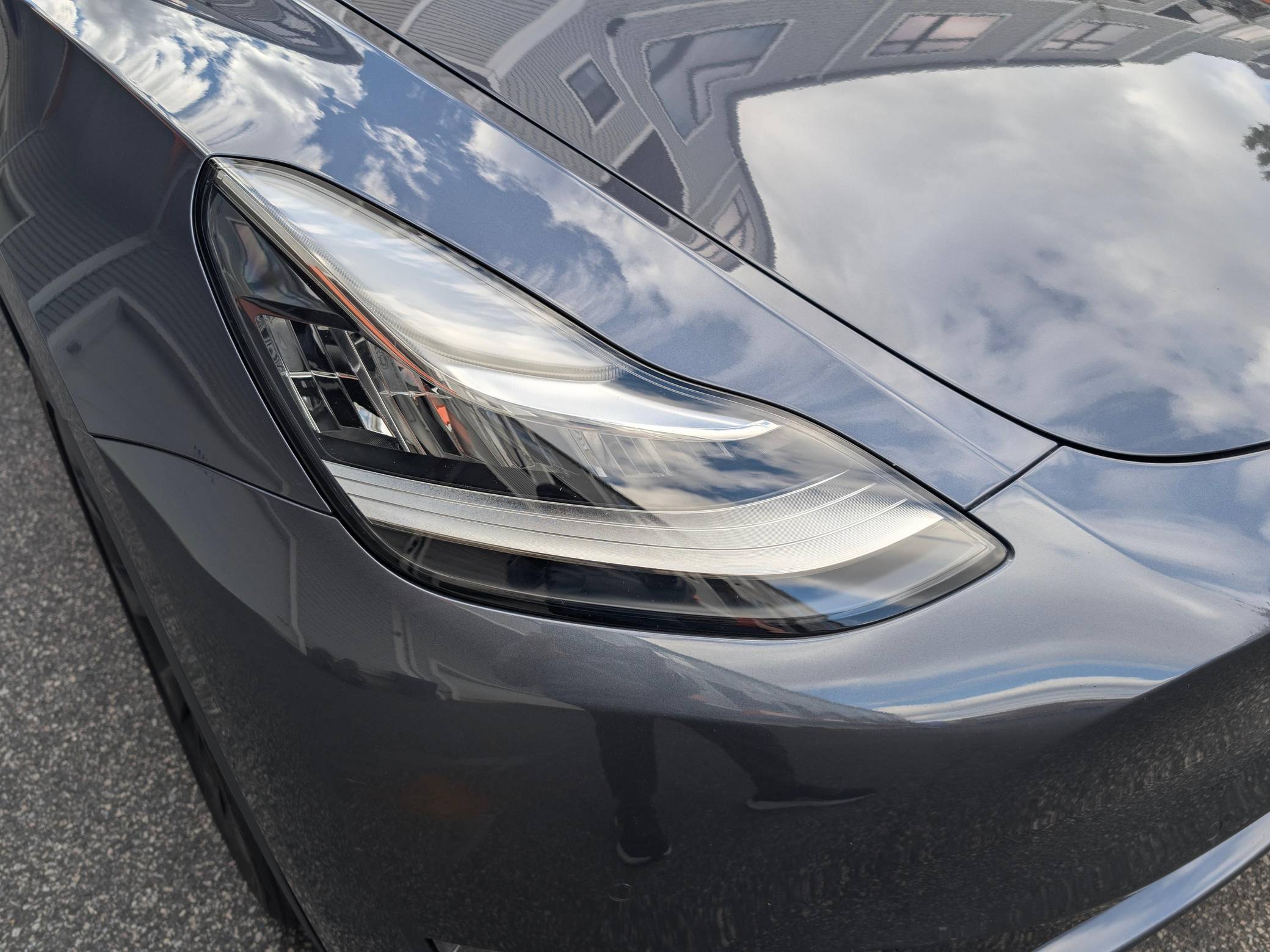 2022 Tesla Model Y Long Range AWD Exterior 9