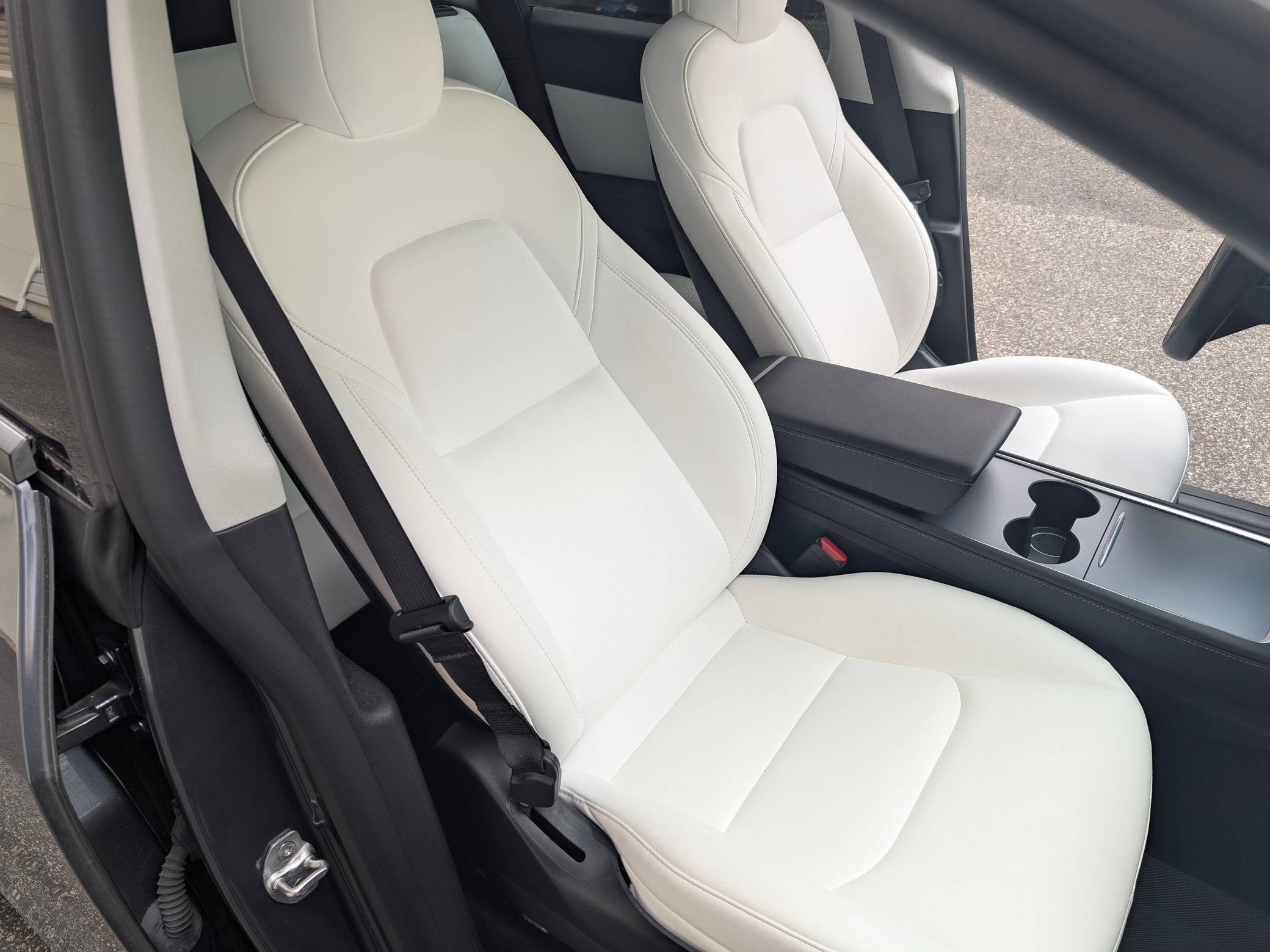 2022 Tesla Model Y Long Range AWD Interior 5