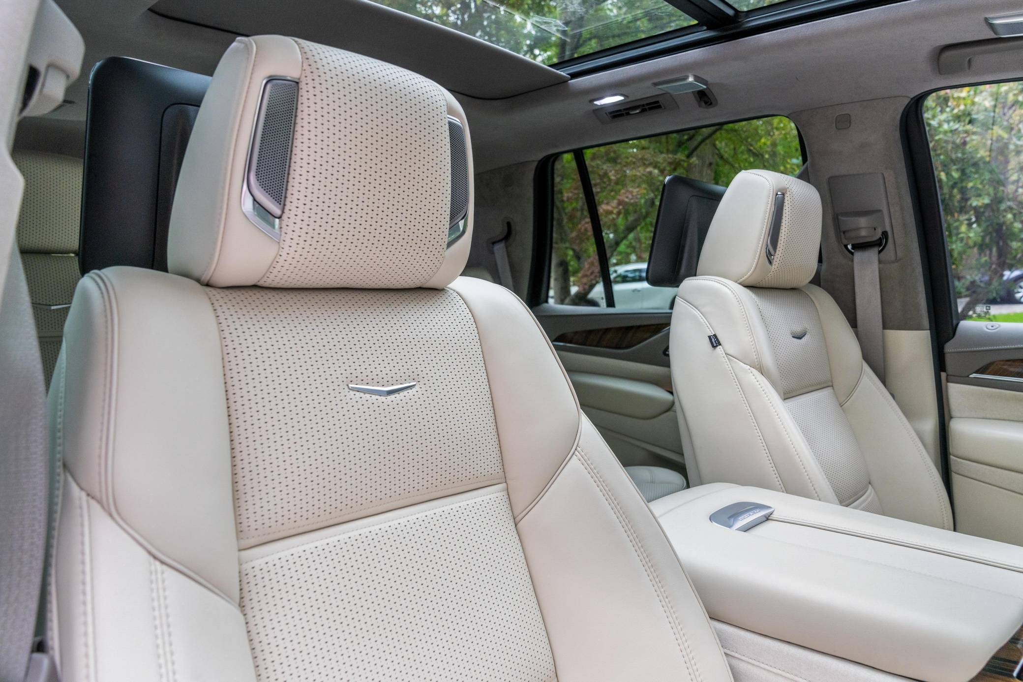 2023 Cadillac Escalade 4WD Sport Platinum Interior 2