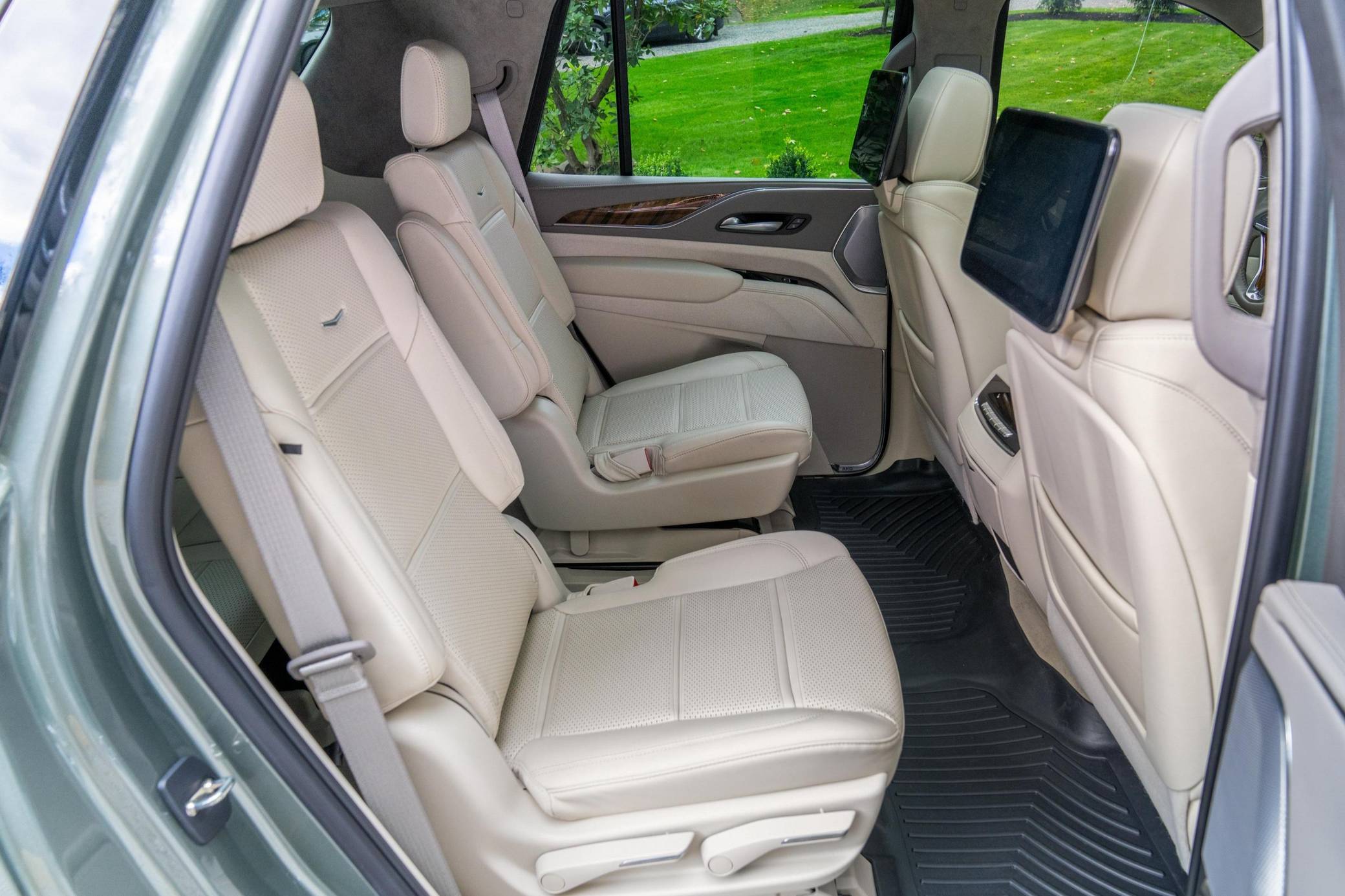 2023 Cadillac Escalade 4WD Sport Platinum Interior 3