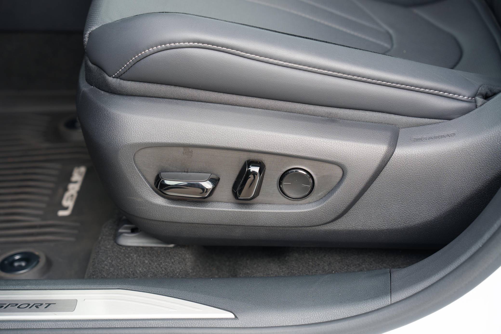 2023 Lexus RX 500h F Sport Performance Interior 10