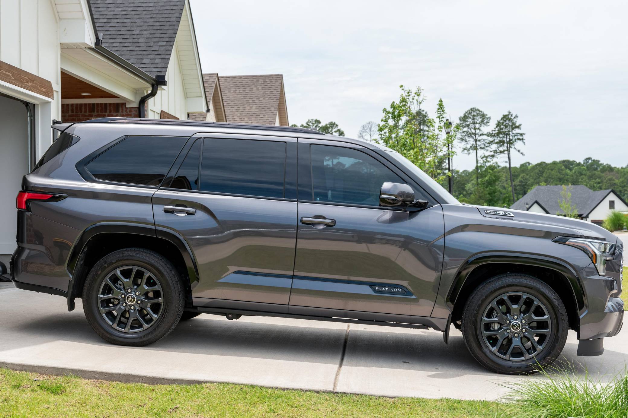 2023 Toyota Sequoia Platinum 4x4 Exterior 9