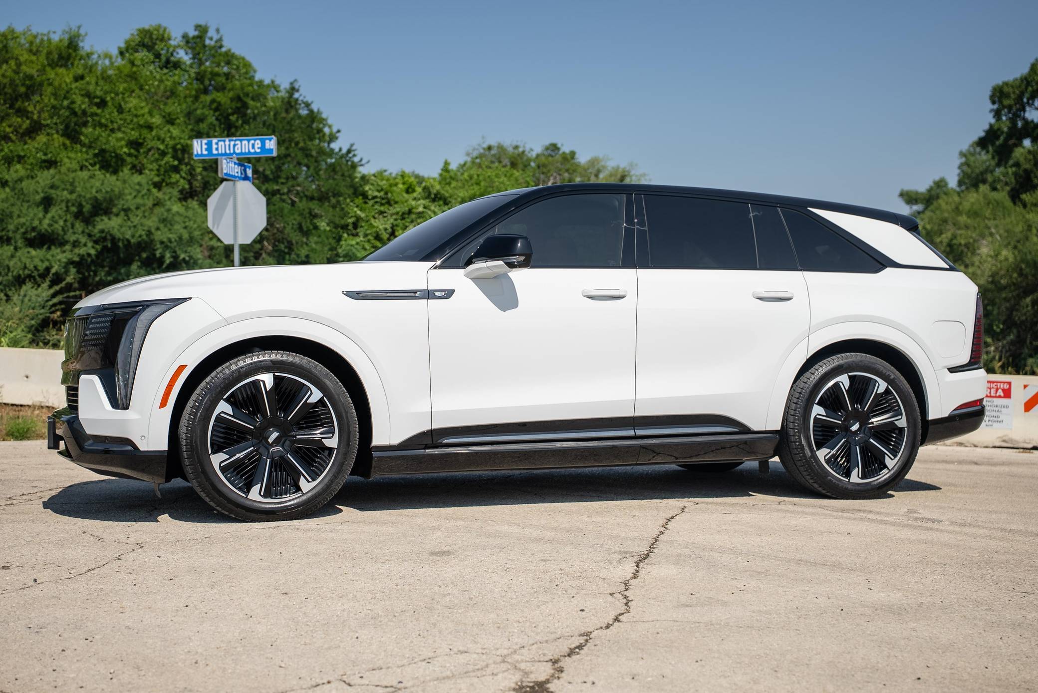 2025 Cadillac Escalade IQ Sport 2 Exterior 8