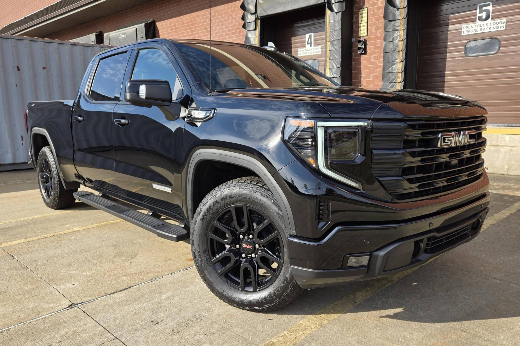 2025 GMC Sierra 1500 Elevation Crew Cab 4x4 Exterior 1